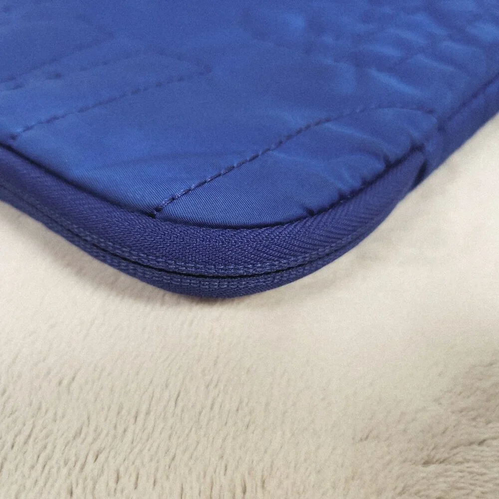 Marc By Marc Jacobs Case Bag Blue Fits 9 inch Tablet Metal Logo Zipper Padded